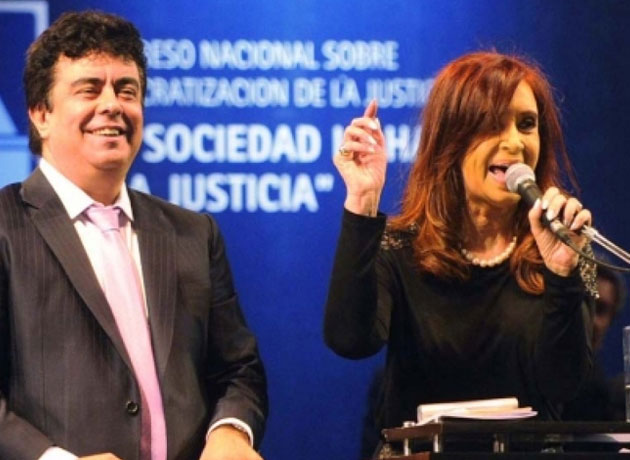 Fernando Espinoza, intendente de La Matanza, junto a Cristina Kirchner: la ex mandataria defendió una fuerte reasignación de recursos en favor del conurbano